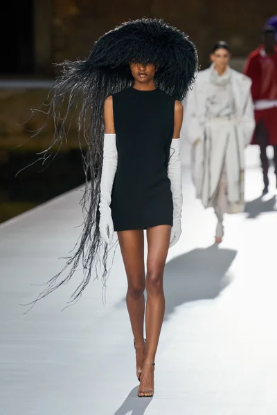 Look 48